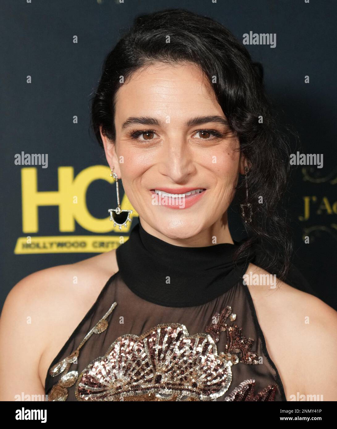 Jenny Slate arrives at the 2023 HCA Film Awards held at the Beverly