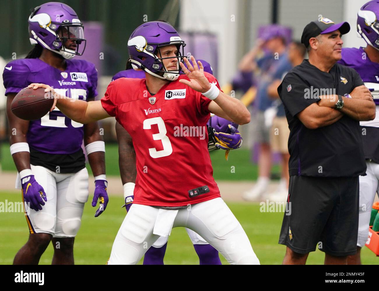 Minnesota Vikings outside linebacker Danielle Hunter (99) takes part in  drills during the NFL football team's training camp in Eagan, Minn.,  Wednesday, July 27, 2022. (AP Photo/Abbie Parr Stock Photo - Alamy