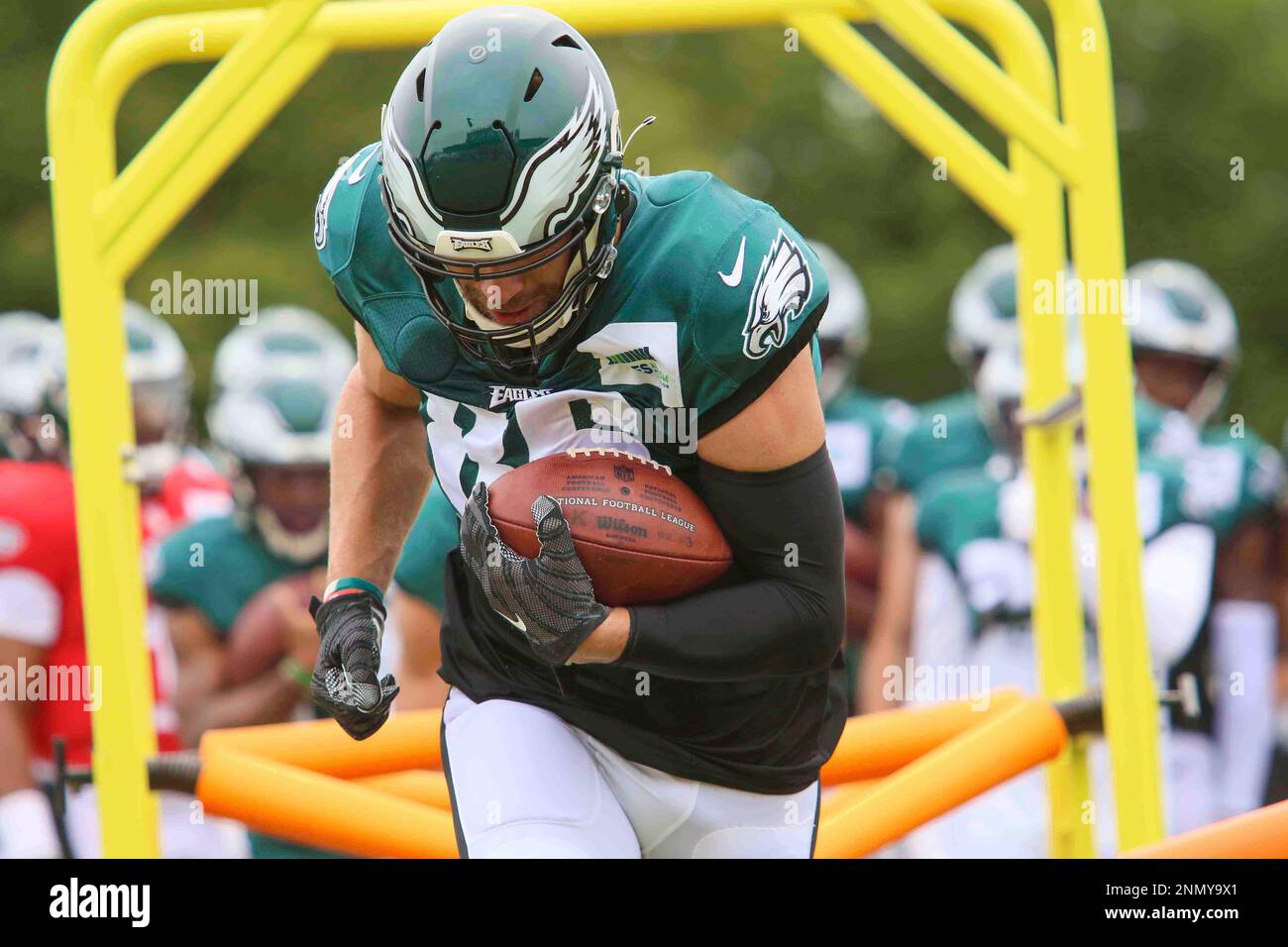 Philadelphia, PA, USA. 3rd Aug, 2021. Philadelphia Eagles Tight end ZACH  ERTZ (86) participates in training camp drills on Tuesday, Aug 03, 2021, at  the NovaCare Complex in Philadelphia, PA. (Credit Image: ©