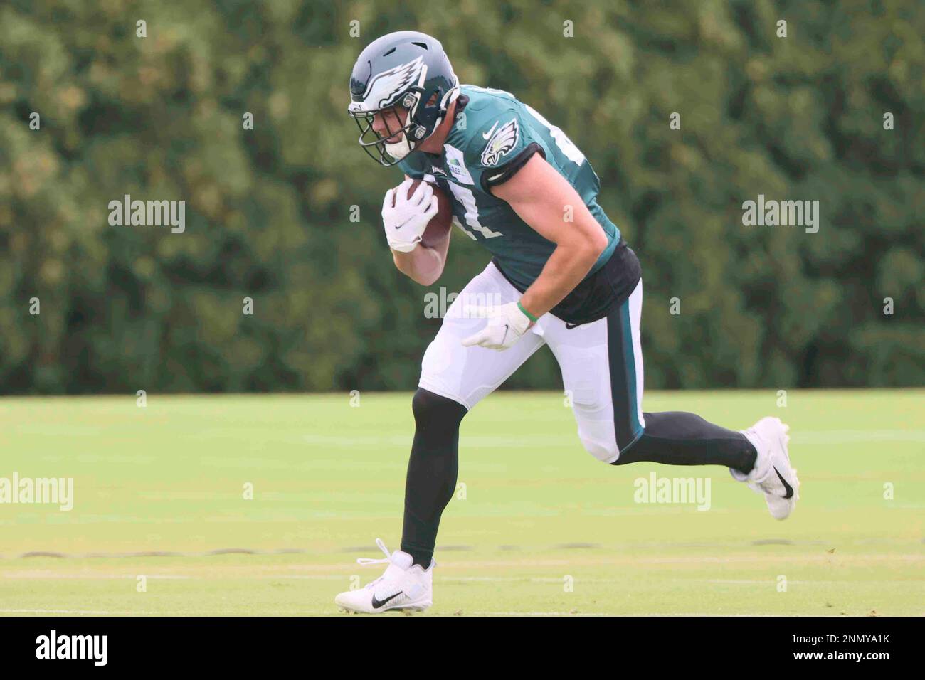 Philadelphia, Pennsylvania, USA. 13th May, 2016. Philadelphia Eagles tight  end James Kelly (45) heads to the practice field in the rain during Rookie  Minicamp at the NovaCare Complex in Philadelphia, Pennsylvania. Christopher