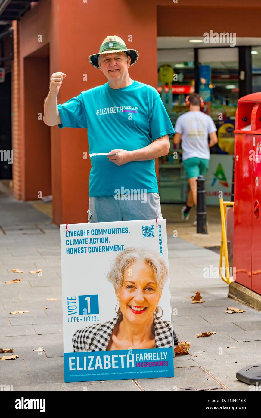 Sydney, Australia February 25, 2023: Campaigning has already begun with election spruiker volunteers in Kings Cross, Sydney for Elizabeth Farrelly who is an independent upper house candidate for Sydney in the March 25th, 2023 New South Wales state election. Credit: Stephen Dwyer / Alamy Live News Stock Photo