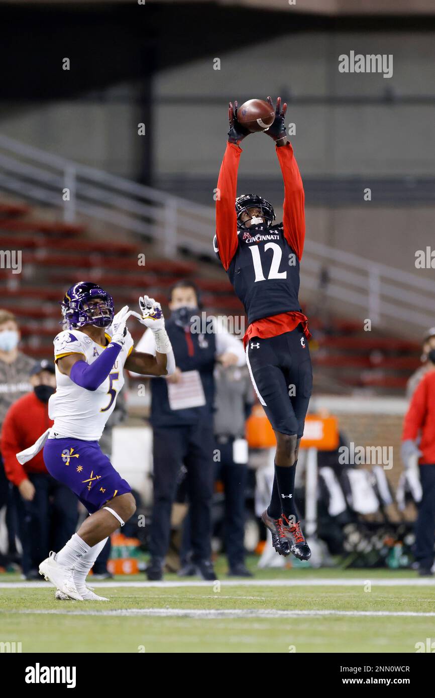 CINCINNATI, OH - OCTOBER 31: Cincinnati Bearcats cornerback Ahmad Gardner  (12) in action during the game against the Memphis Tigers and the Cincinnati  Bearcats on October 31, 2020, at Nippert Stadium in