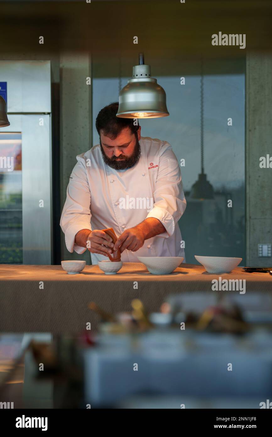 Chef Diogo Rocha preparing food at Michelin Star restaurant Mesa de Lemos in Silgueiros, Viseu, Portugal, Europe Stock Photo