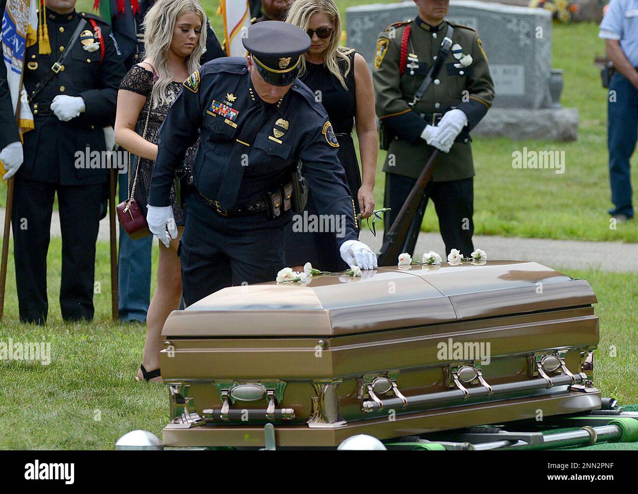 Terre Haute Police Chief Shawn Keen lays a white carnation on the(01)