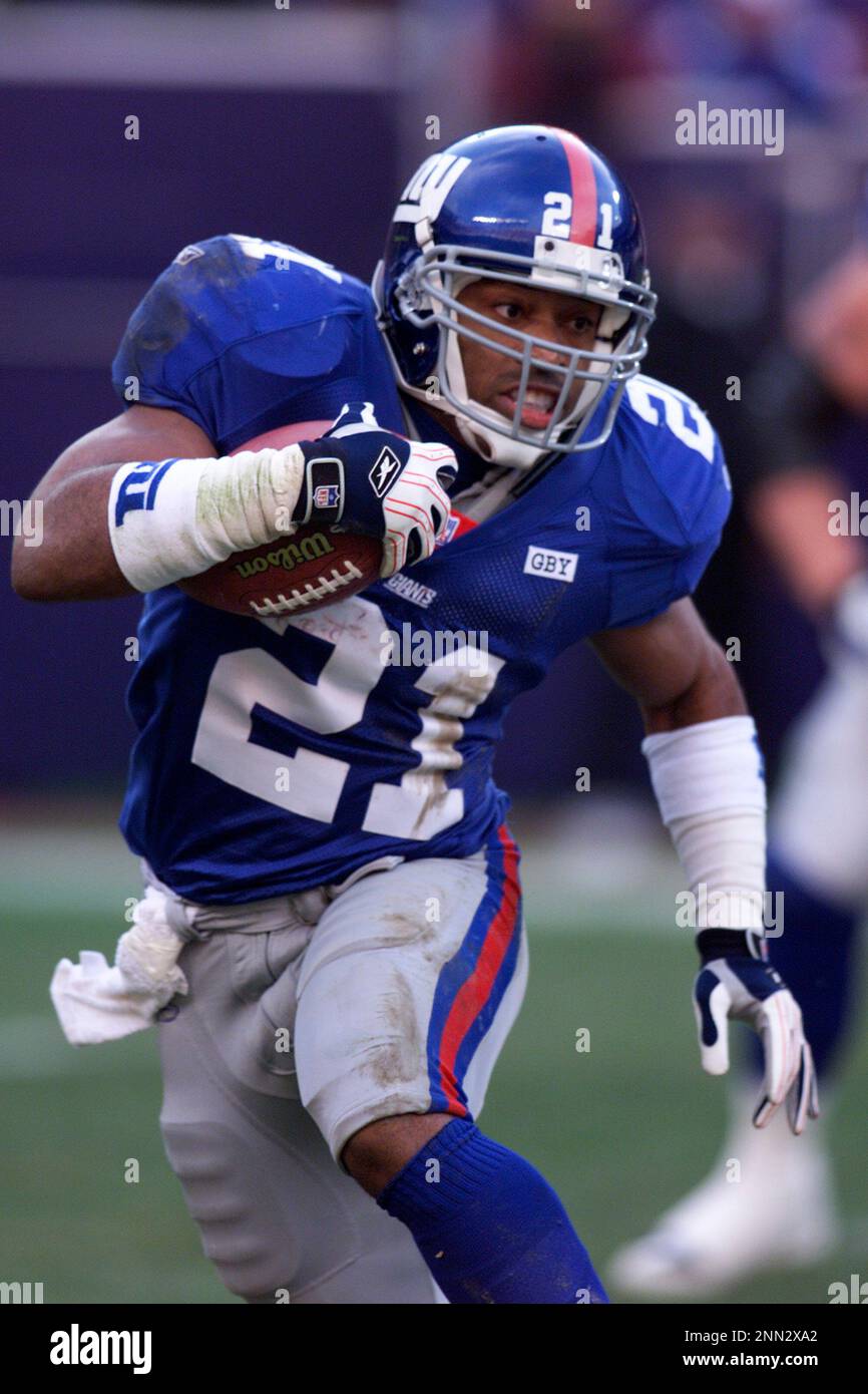 23 Dec 2001: Tiki Barber of the New York Giants during the Giants 27-24  victory over the Seattle Seahawks at Giants Stadium in East Rutherford, New  Jersey. (Icon Sportswire via AP Images