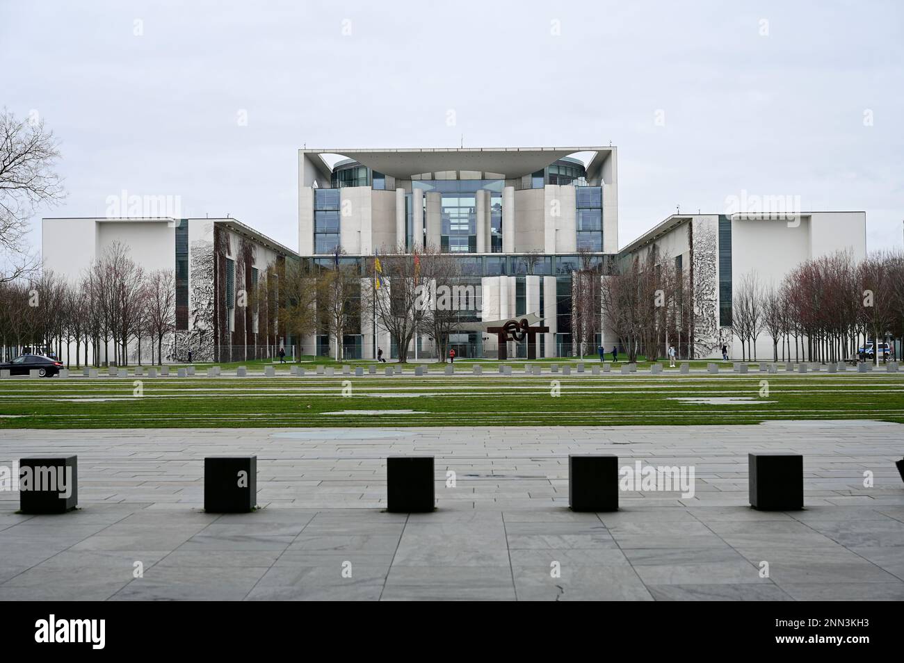 Das Bundeskanzleramt (BKAmt) ist eine oberste Bundesbehörde, die den deutschen Bundeskanzler in seinen Aufgaben unterstützt. Es hat seinen Hauptsitz b Stock Photo