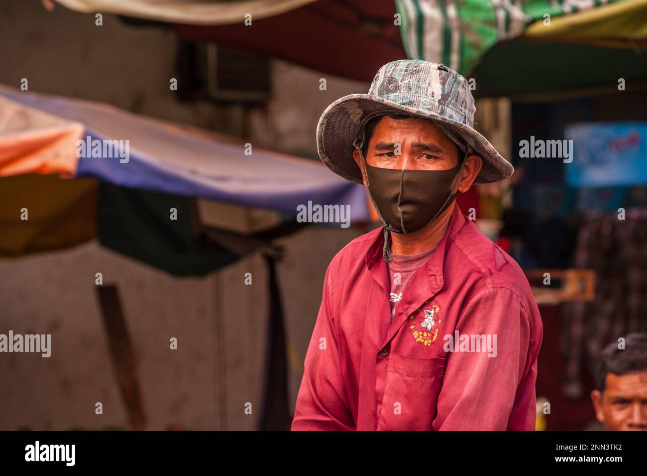 Khmer men wearing face masks hi-res stock photography and images - Alamy