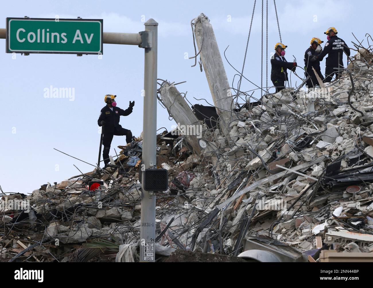 Rescuers search for victims at a collapsed South Florida condo building ...