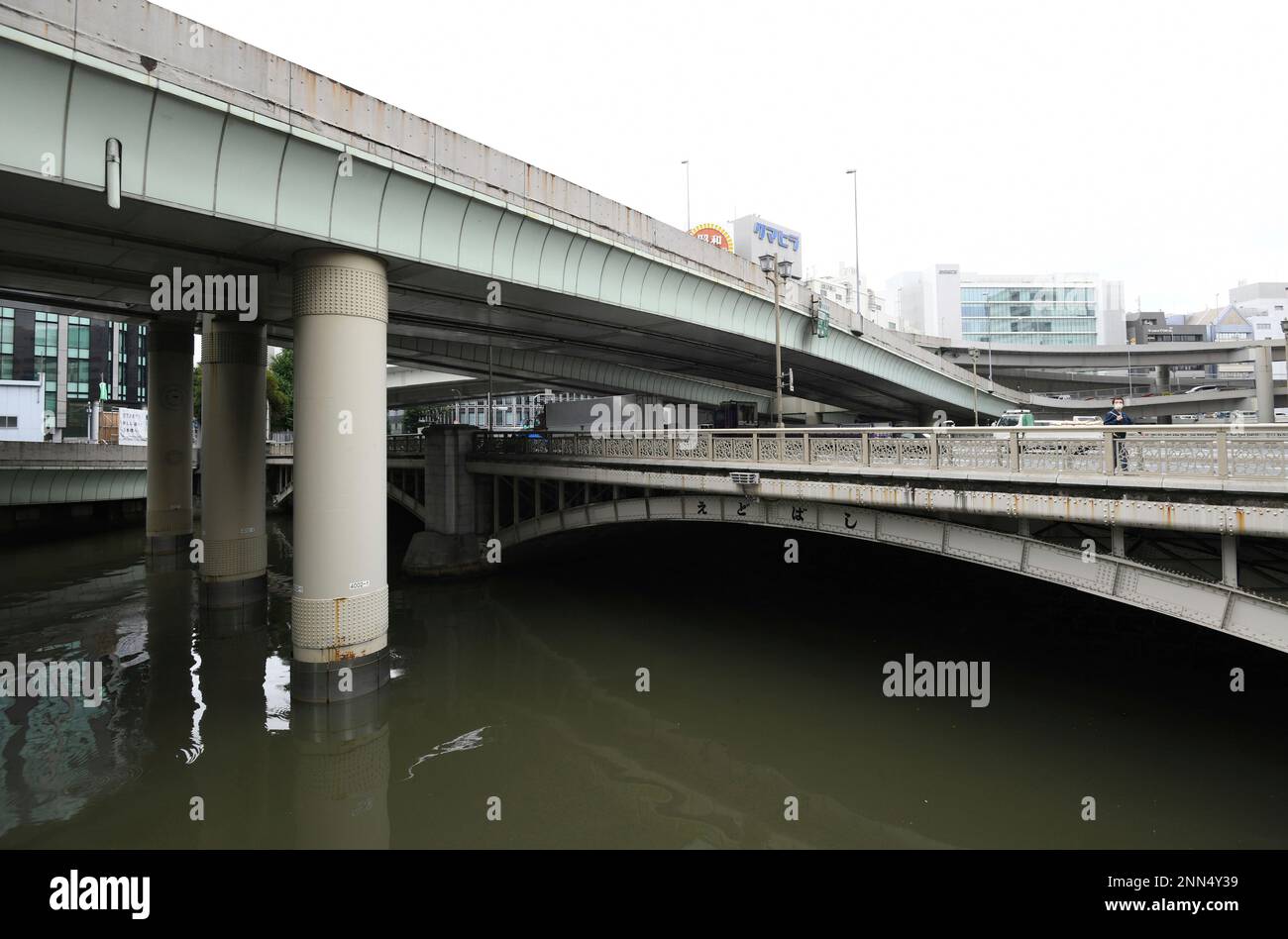 A photo shows the Metropolitan Expressway Inner Circular Route (Route ...