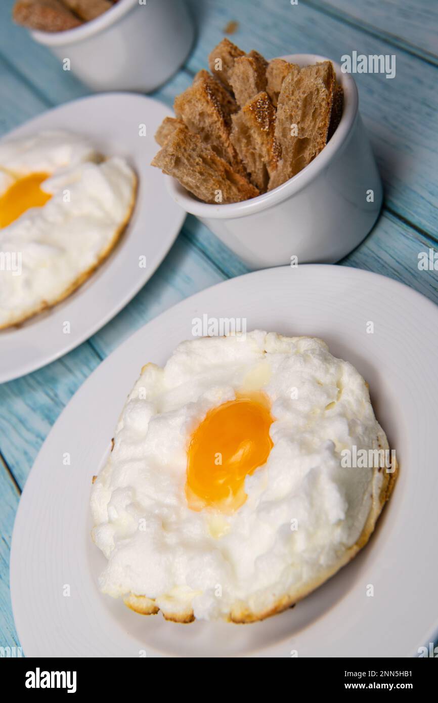 Recipe for Cloudy Eggs, Icloud Egg Stock Photo Alamy