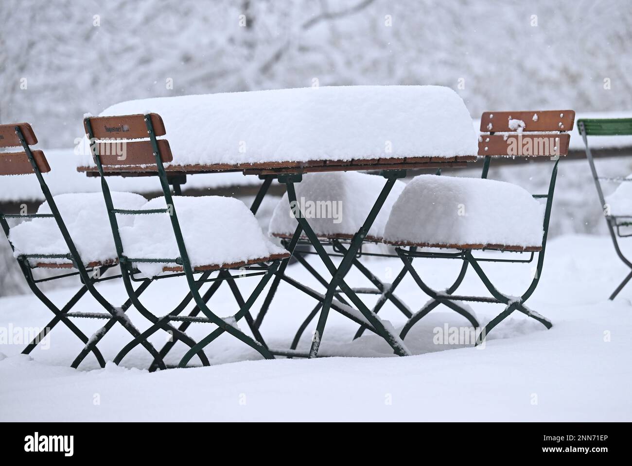 Garmisch Partenkirchen, Germany. 25th Feb, 2023. Fresh snow lies on the terrace of an inn on the Eckbauer. Credit: Angelika Warmuth/dpa/Alamy Live News Stock Photo