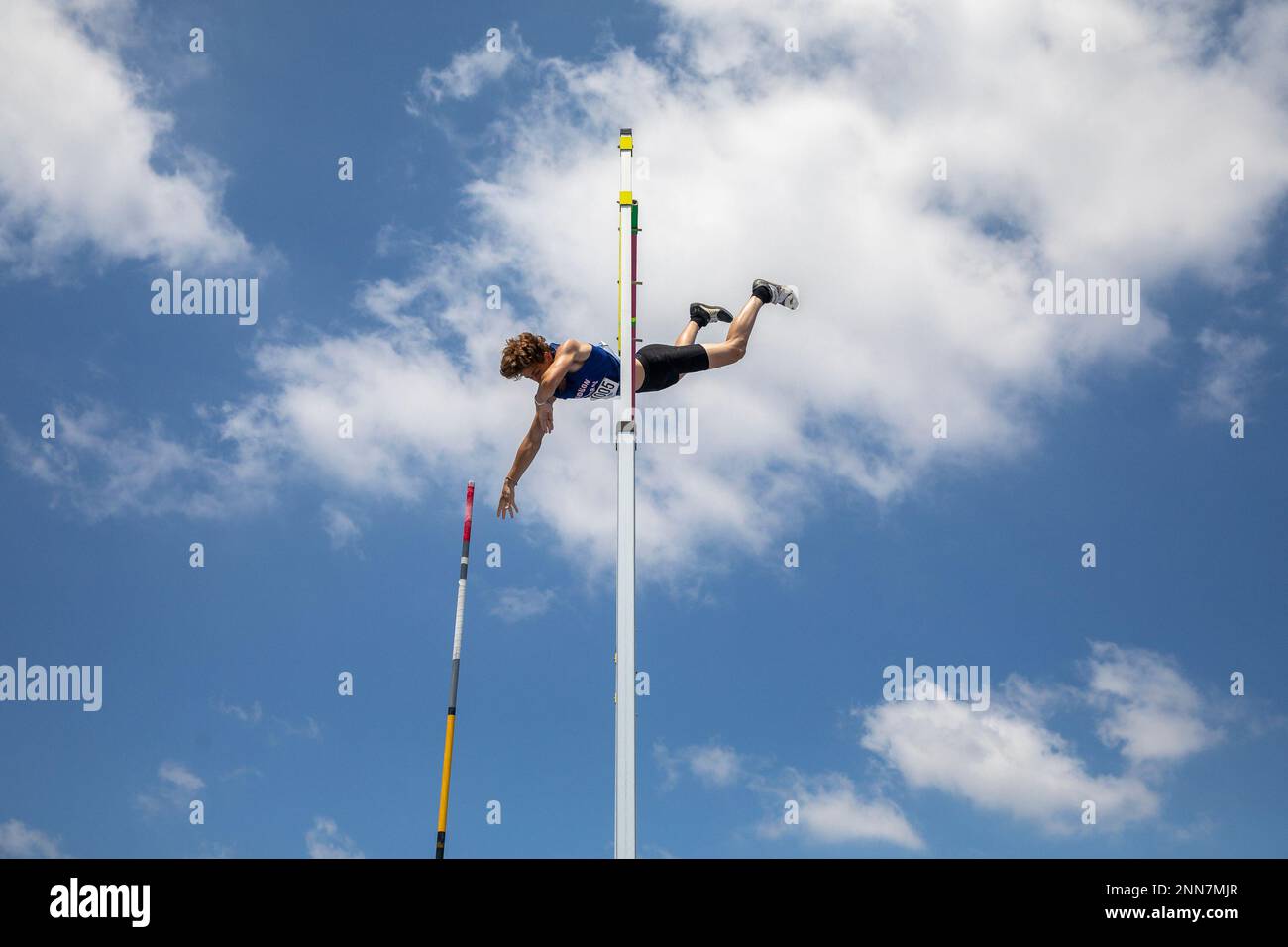 Madison Central's Wyatt Stewart sets a state record by clearing 16 feet