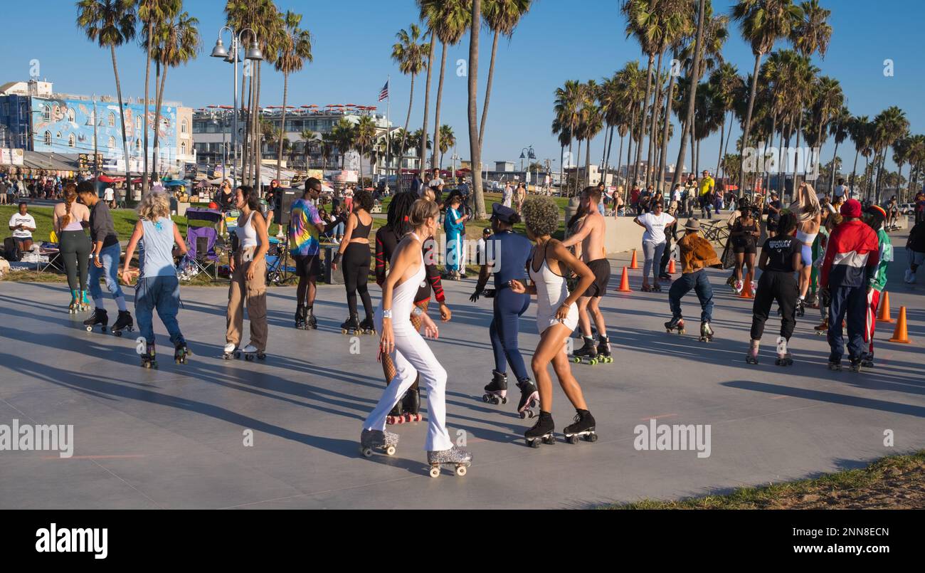 Roller skaters on Venice Beach, Los Angeles Stock Photo Alamy