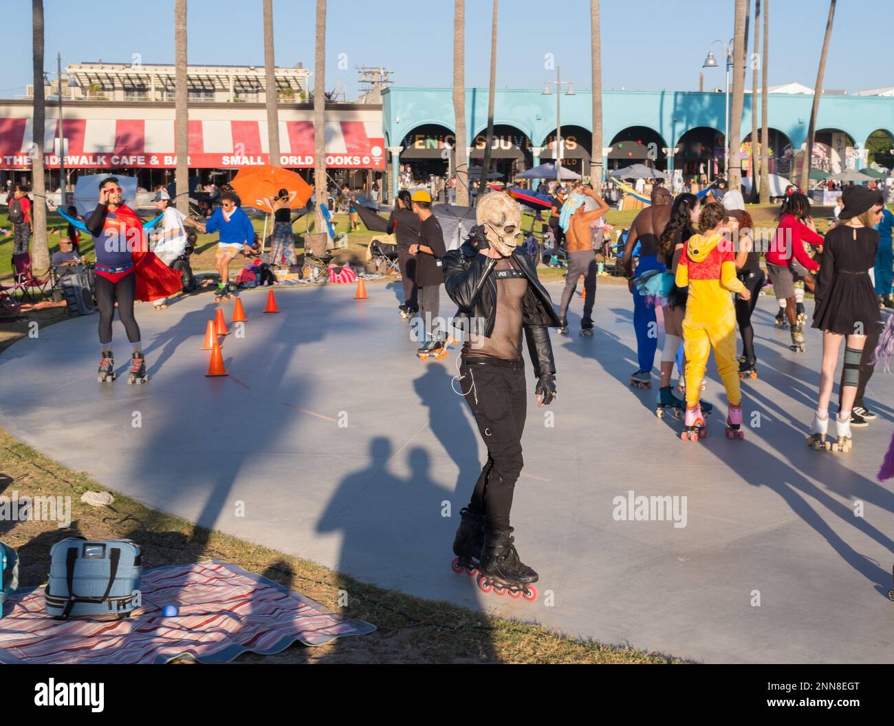Roller skaters on Venice Beach, Los Angeles Stock Photo Alamy