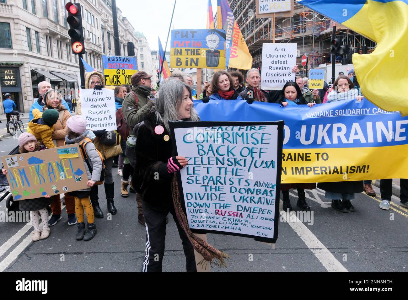 Great Portland Street, London, UK. 25th Feb 2023. A counter protest in support of Ukraine at the Stop the War coalition protest in London against the war in Ukraine, with arguments and opposing banners on view. Credit: Matthew Chattle/Alamy Live News Stock Photo