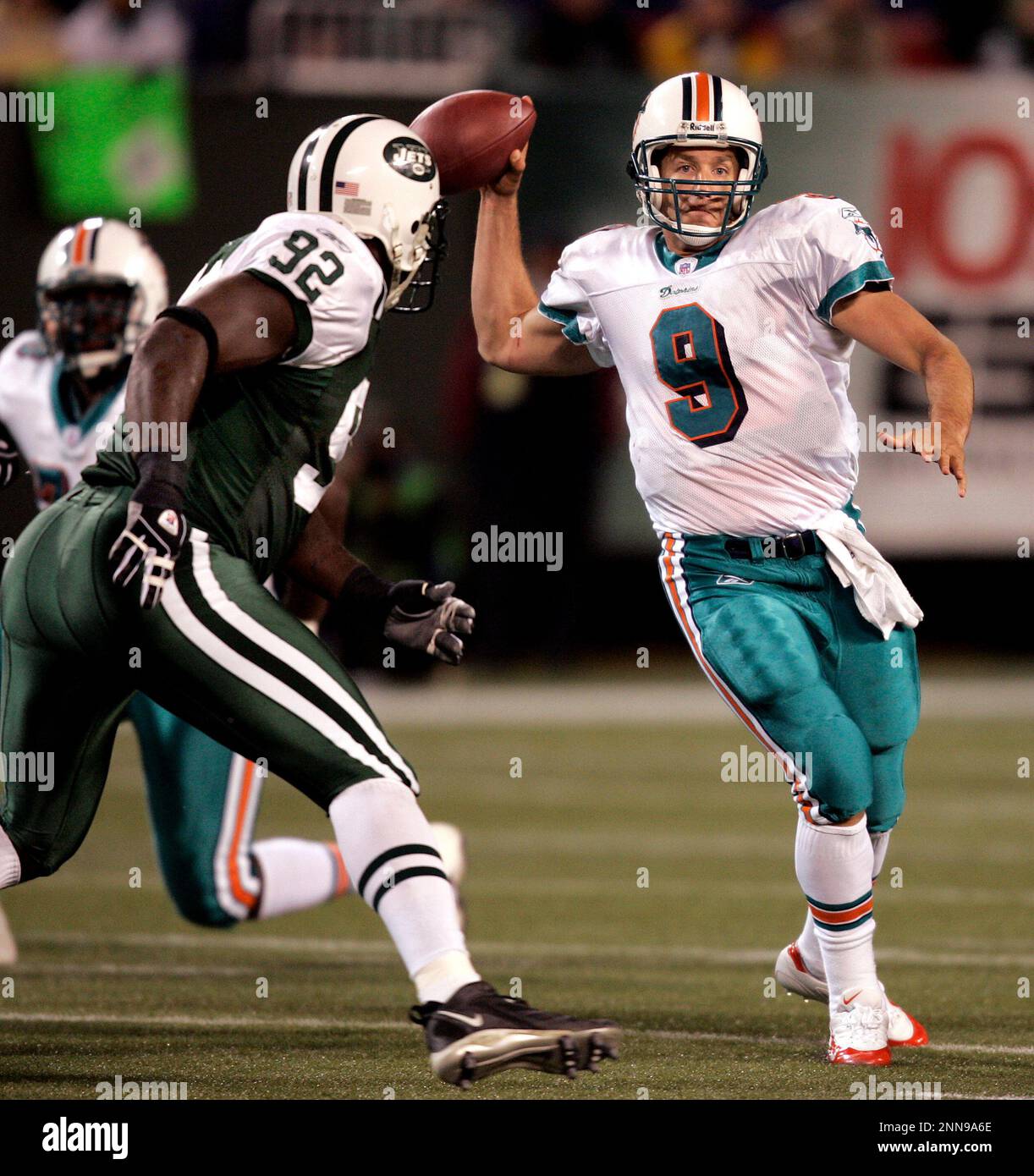 EAST RUTHERFORD, NJ - NOVEMBER 01: Jets #28 Curtis Martin drives