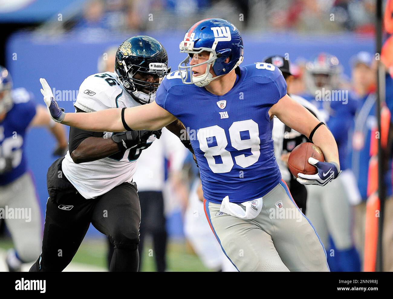28 November 2010: New York Giants tight end Kevin Boss (89) catches the ...