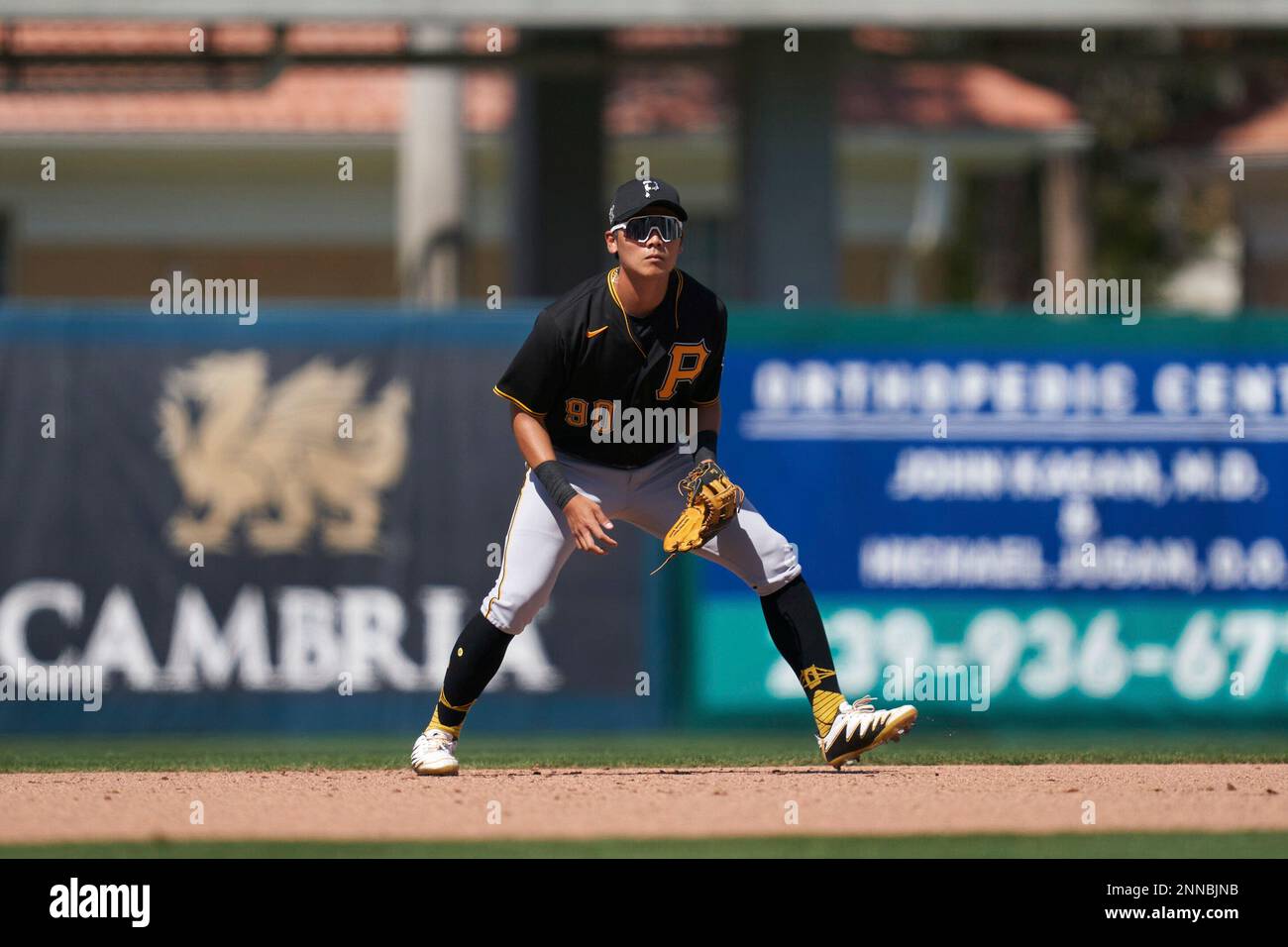 Pittsburgh Pirates shortstop Ji Hwan Bae fields his position during  Fotografía de noticias - Getty Images