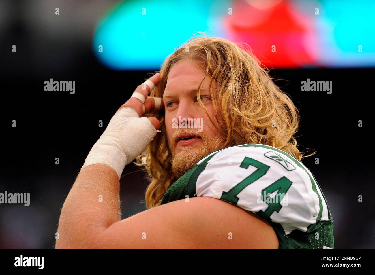 18 October 2009: New York Jets center Nick Mangold (74) during the ...