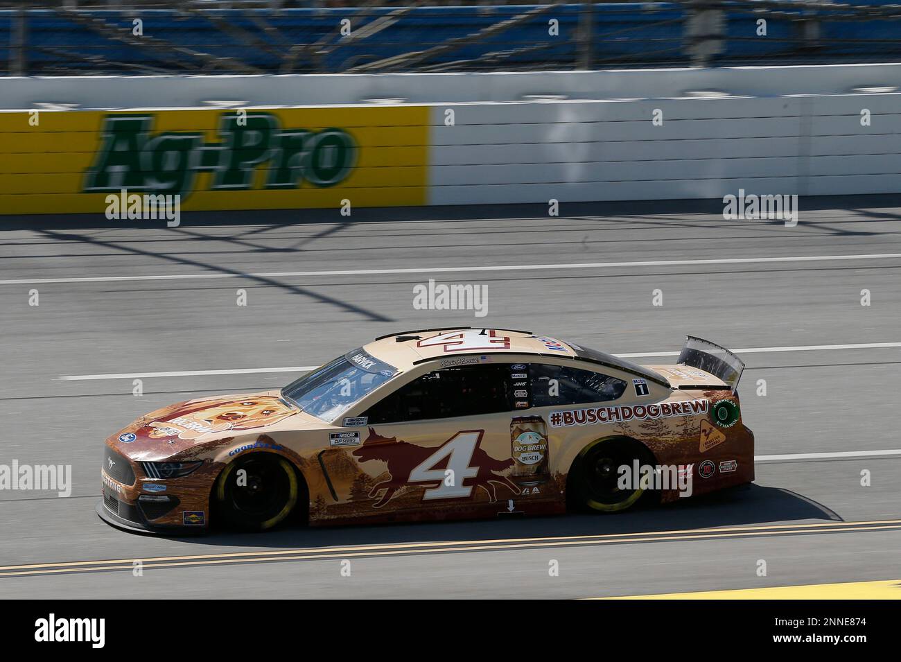 Voiture Miniature NASCAR Kevin Harvick #4 Mobil 1 2021 - Ford Mustang Stewart-Haas Racing - Échelle 1/64 - Neuf En Boîte