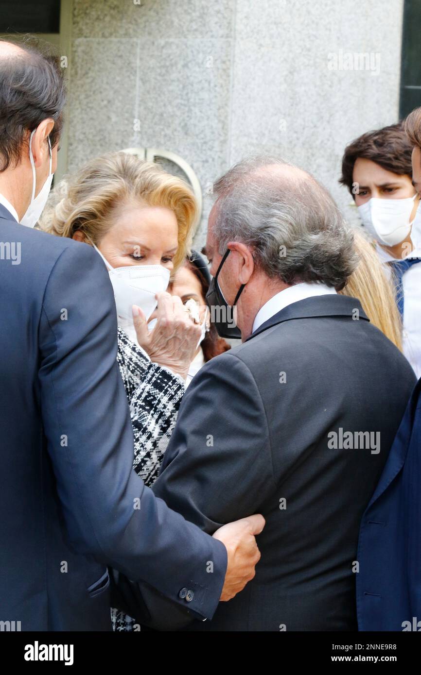pedro-trapote-arrives-at-the-morgue-to-say-his-last-goodbye-to-pedro