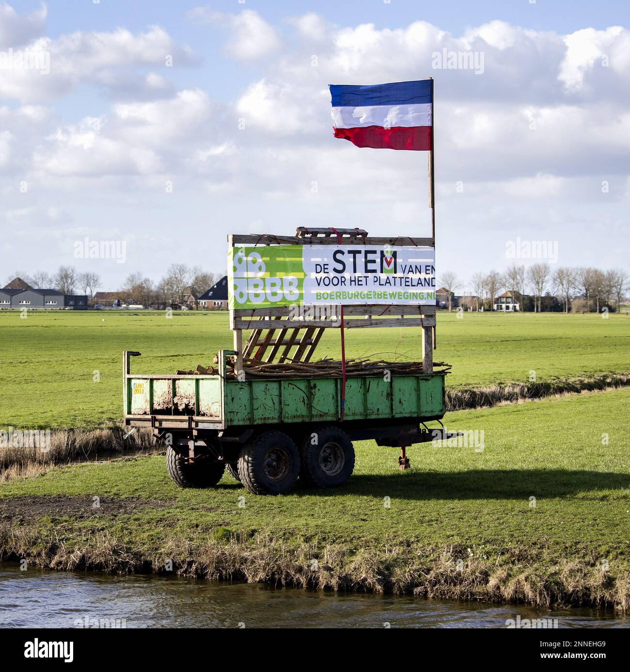 WIJDEWORMER - Election boards of the BoerBurgerBeweging in the run-up to the Provincial Council elections. ANP RAMON VAN FLYMEN netherlands out - belgium out Stock Photo