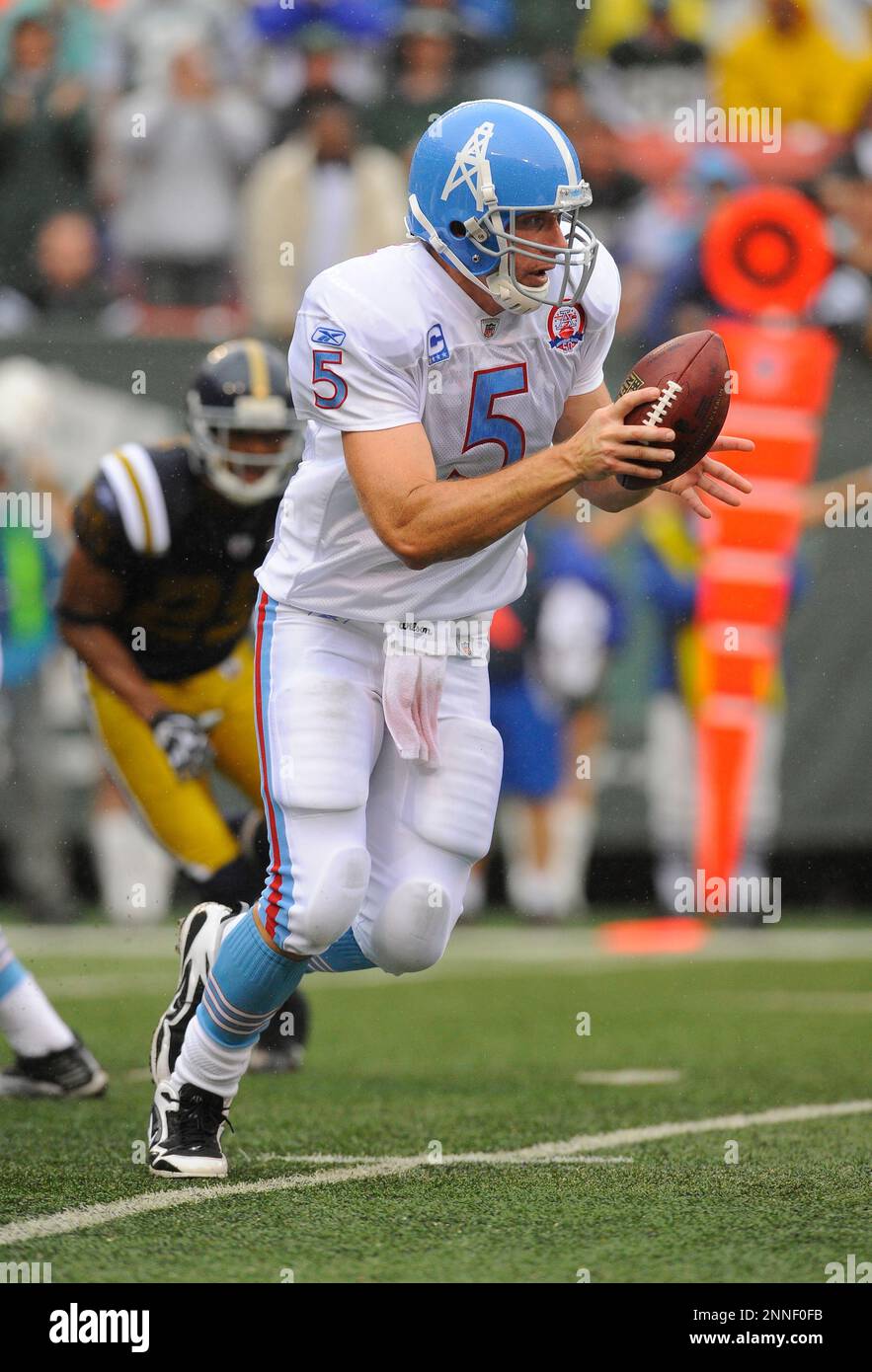 Nate Washington of the Tennessee Titans is tackled by Reggie