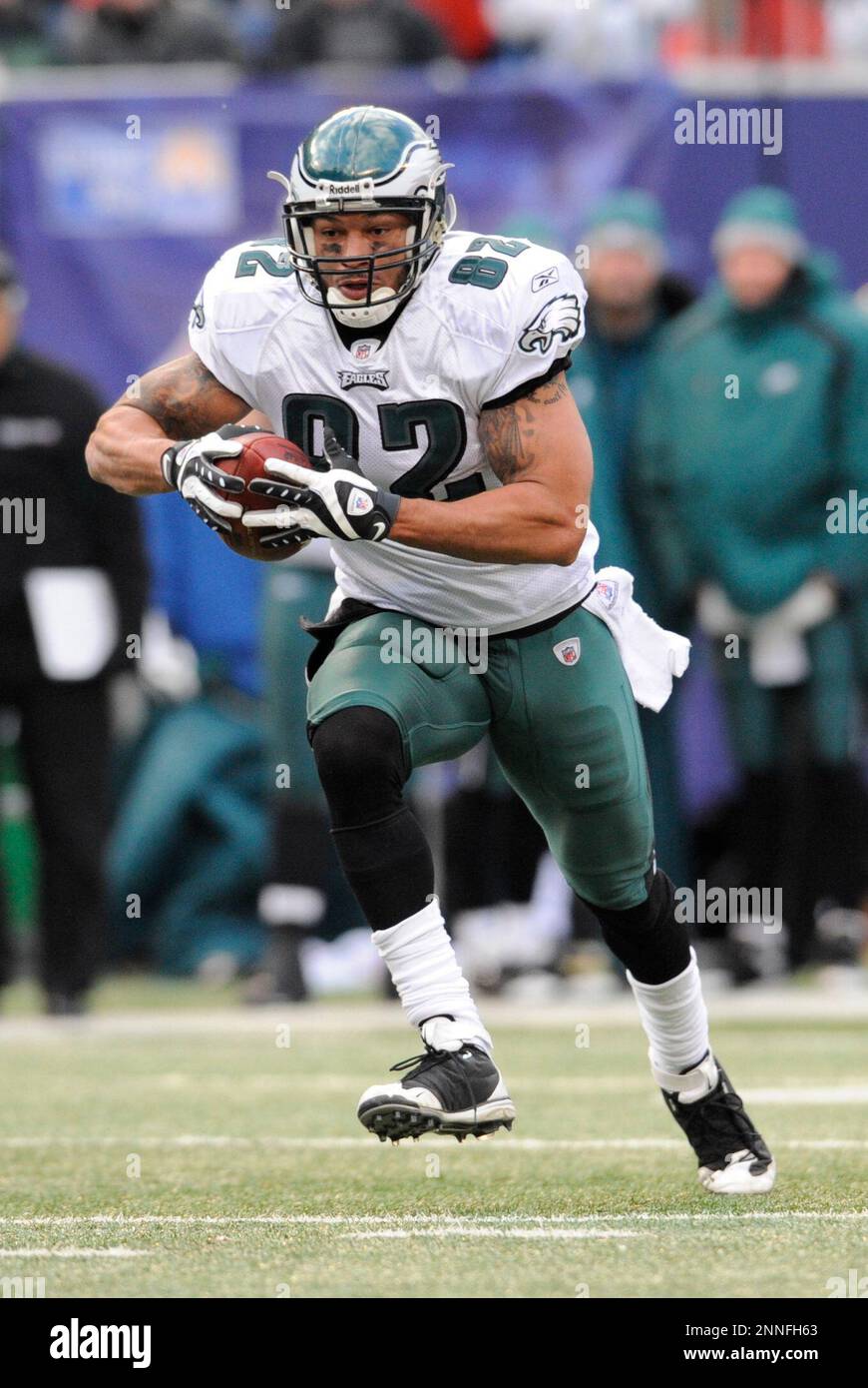 December 07, 2008: Philadelphia Eagles tight end L.J. Smith (82) during the  Eagles 20-14 win over the Giants at Giants Stadium in East Rutherford, NJ.  (Icon Sportswire via AP Images Stock Photo - Alamy