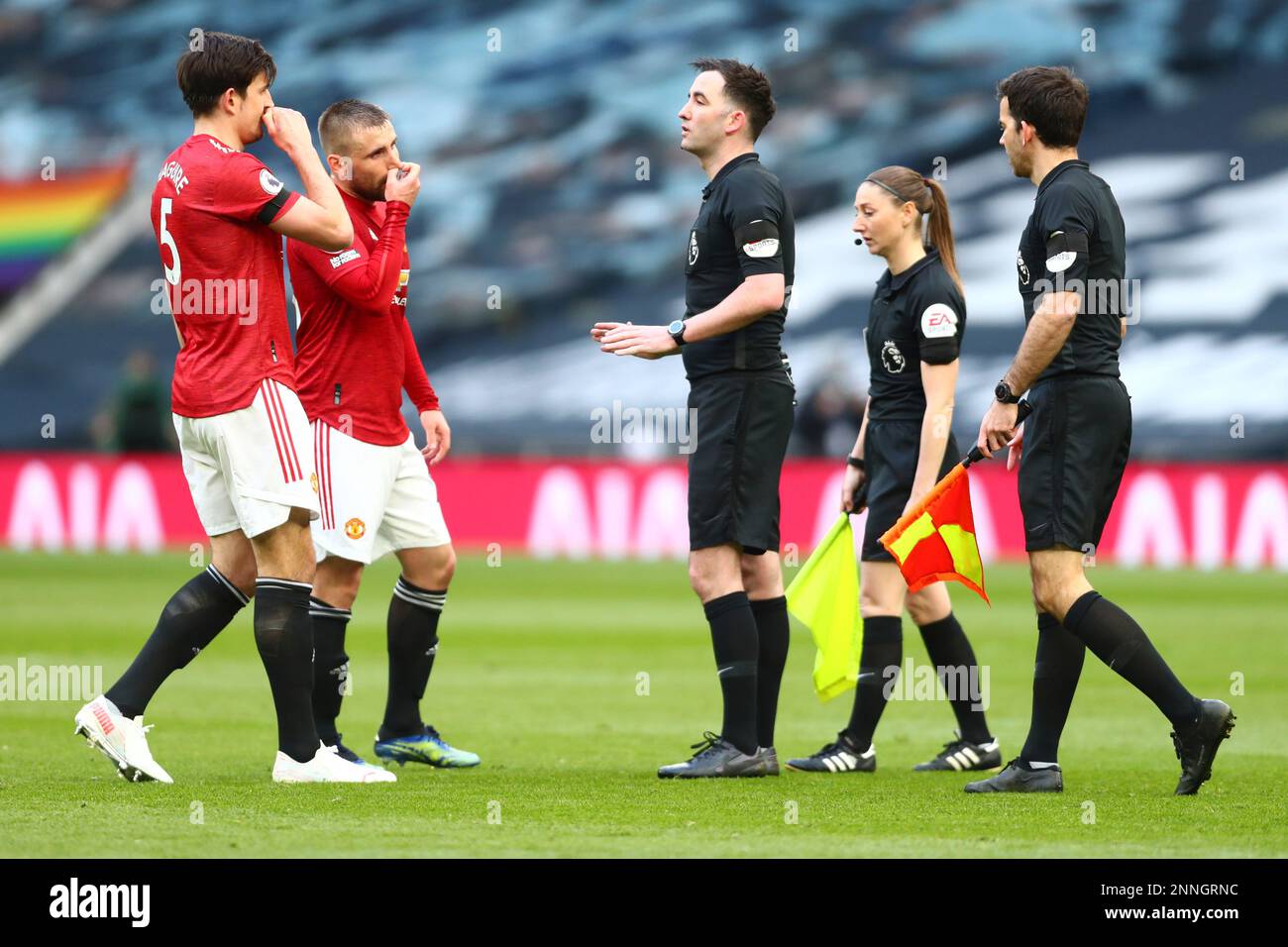 Manchester United players complain to referees during the English ...