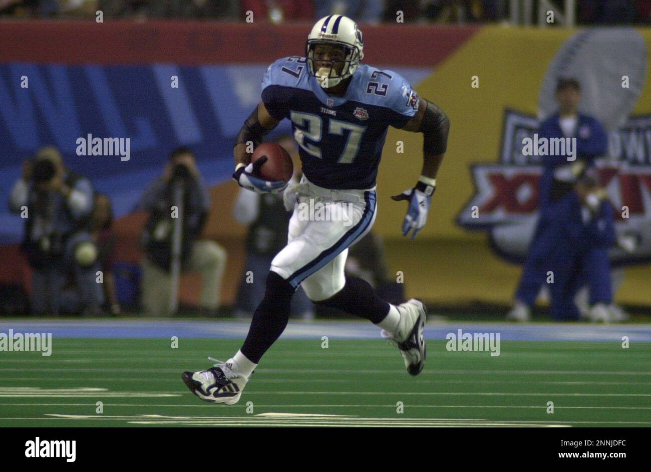 JANUARY 30 2000: Titans running back Eddie George runs with the