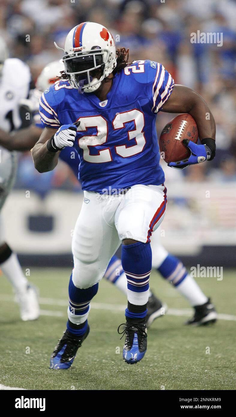 21 September 2008: Buffalo Bills running back Marshawn Lynch runs against  the Oakland Raiders at the