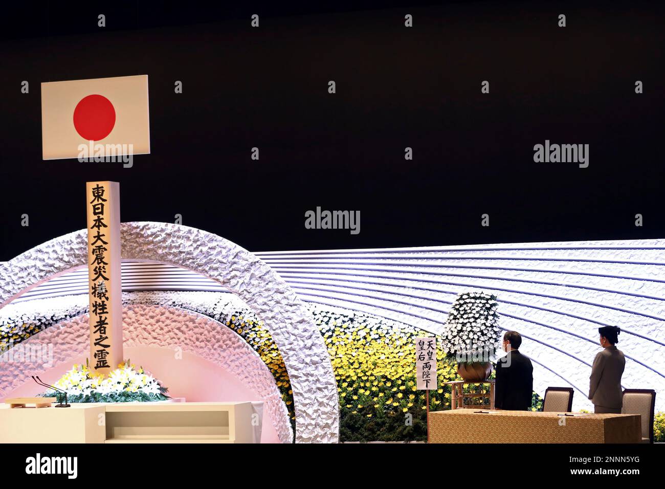 japan-s-emperor-naruhito-and-empress-masako-pay-their-respect-in-front