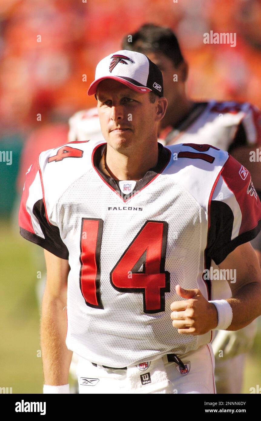 Quarterback Ty Detmer of the Atlanta Falcons passes the ball during