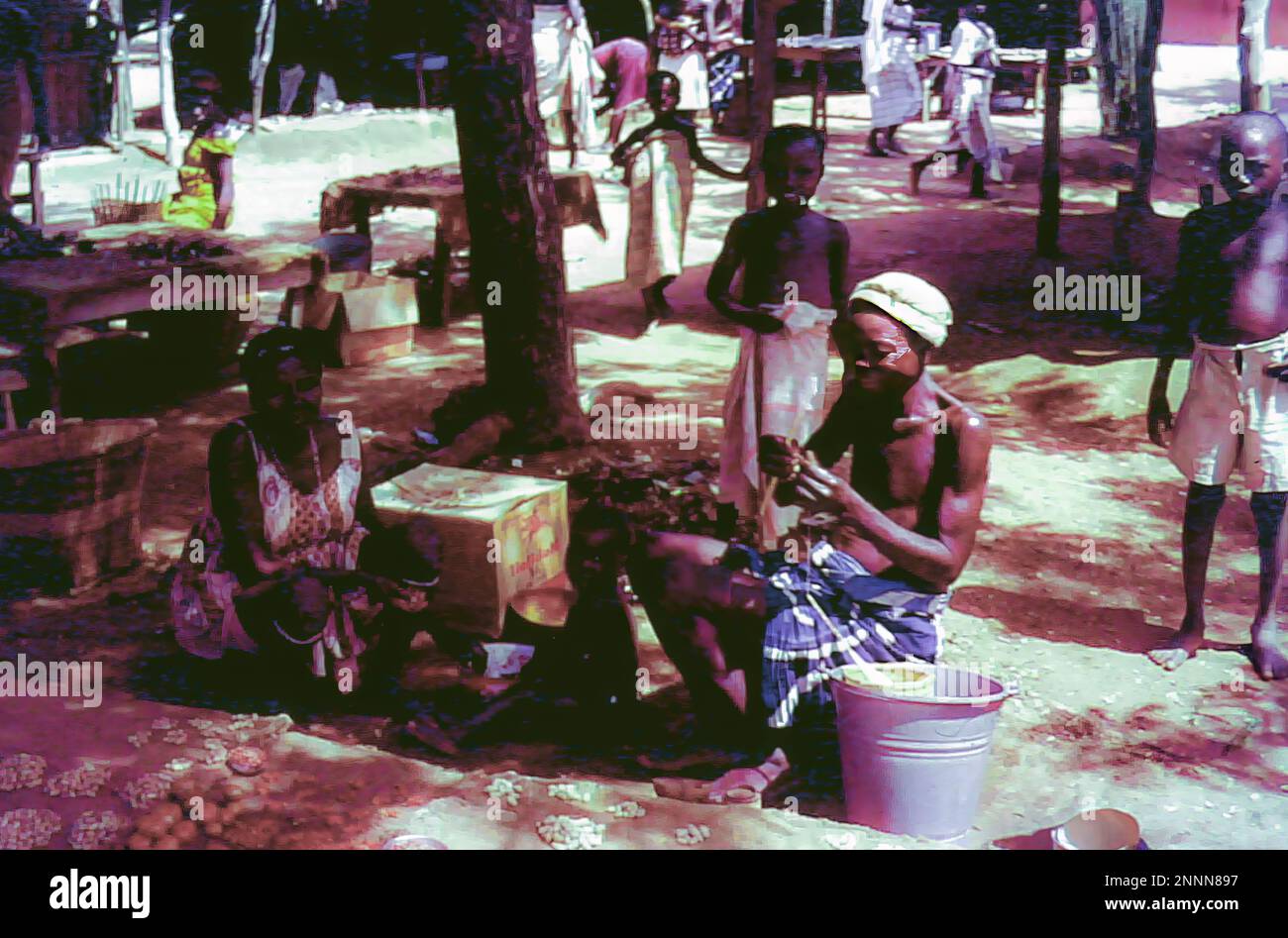 People at an outdoor market in Bolgatanga in Ghana c.1958 Stock Photo