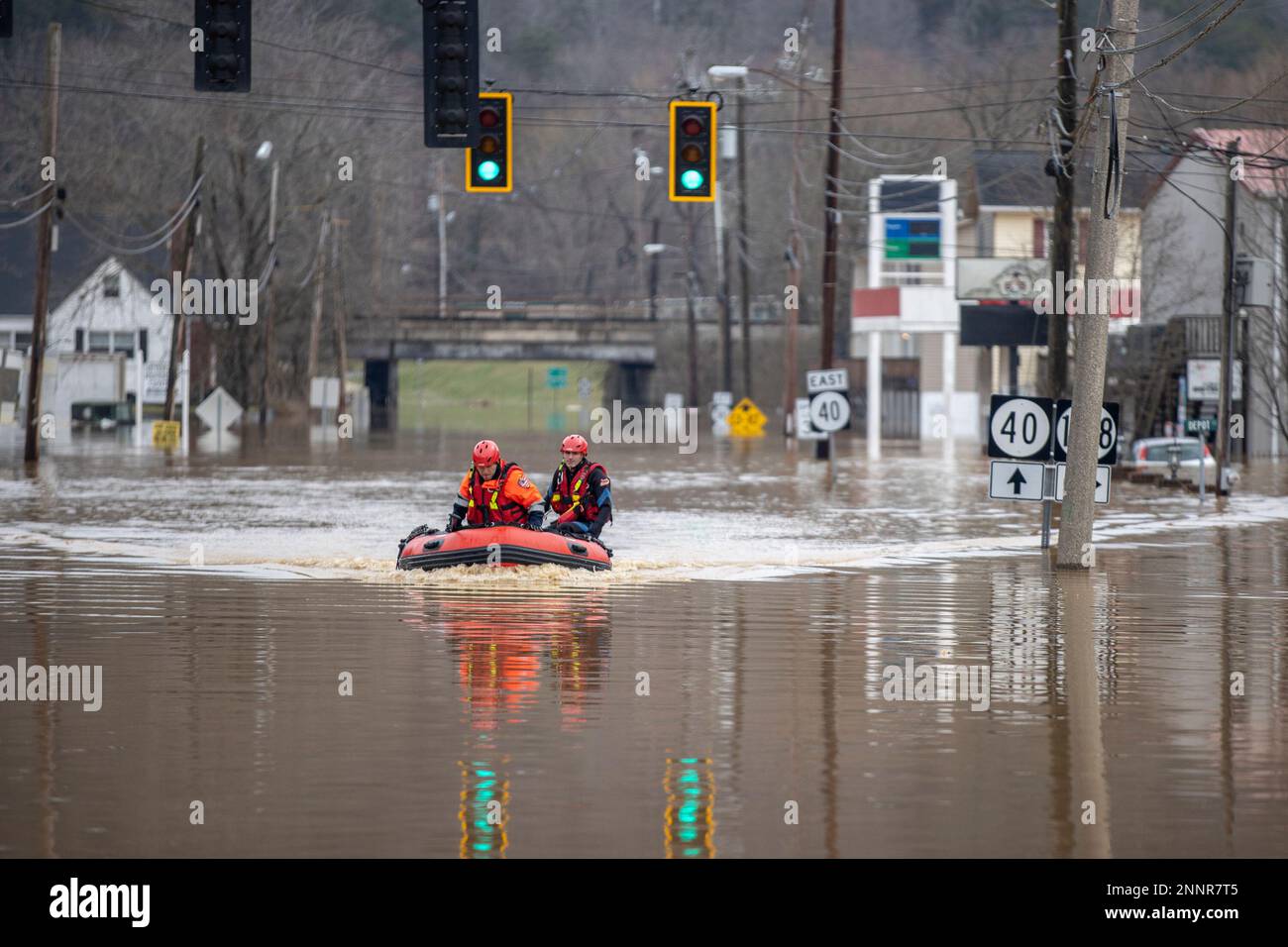 Michael Oiler, left, of the Thelma Fire Department, and Ricky Keeton