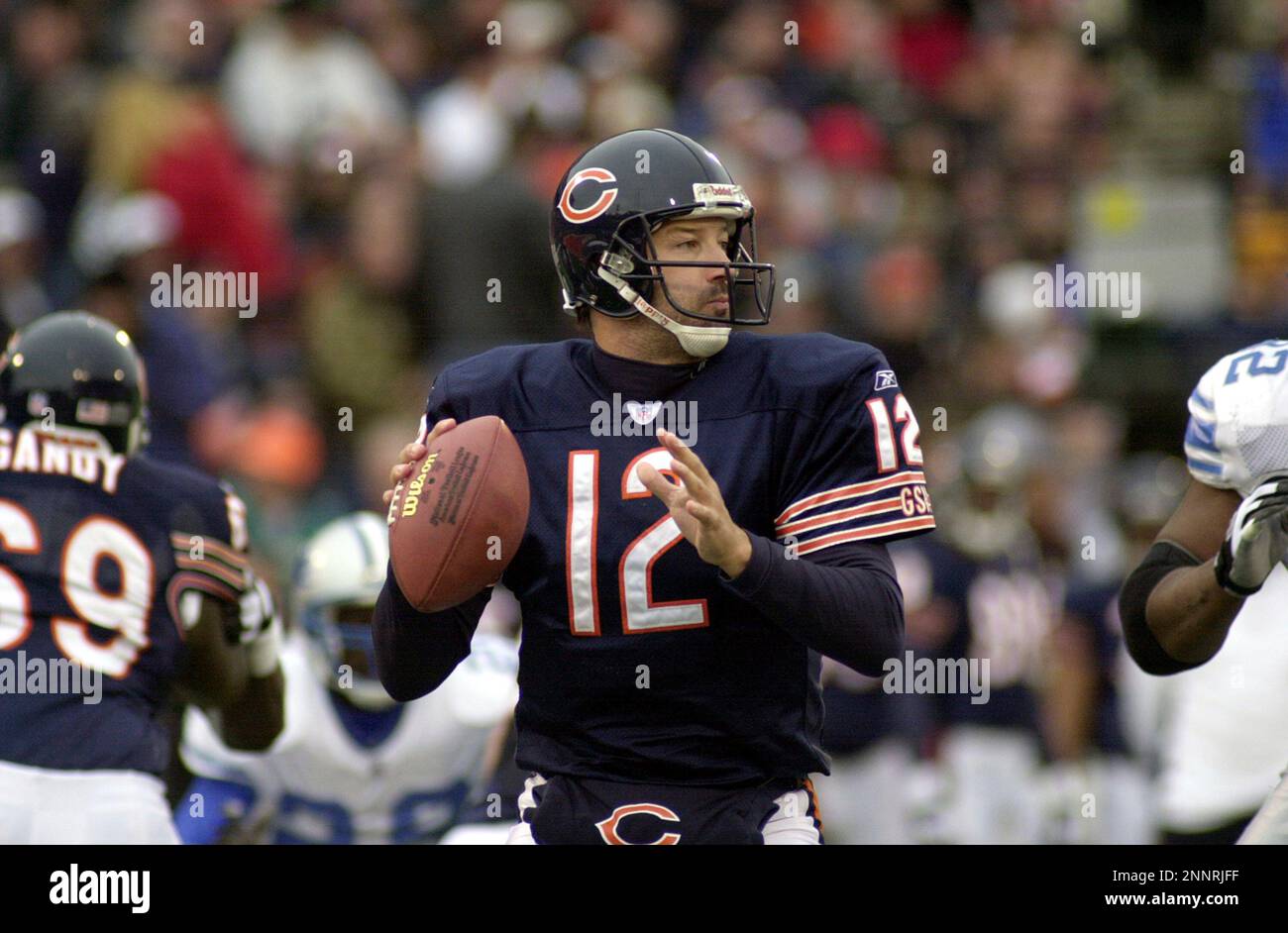 24 November 2002: Chicago Bears cornerback R.W. McQuarters in the Chicago  Bears 20-17 win over the Detroit Lions in overtime at Memorial Stadium in  Champaign, Ill. (Icon Sportswire via AP Images Stock Photo - Alamy