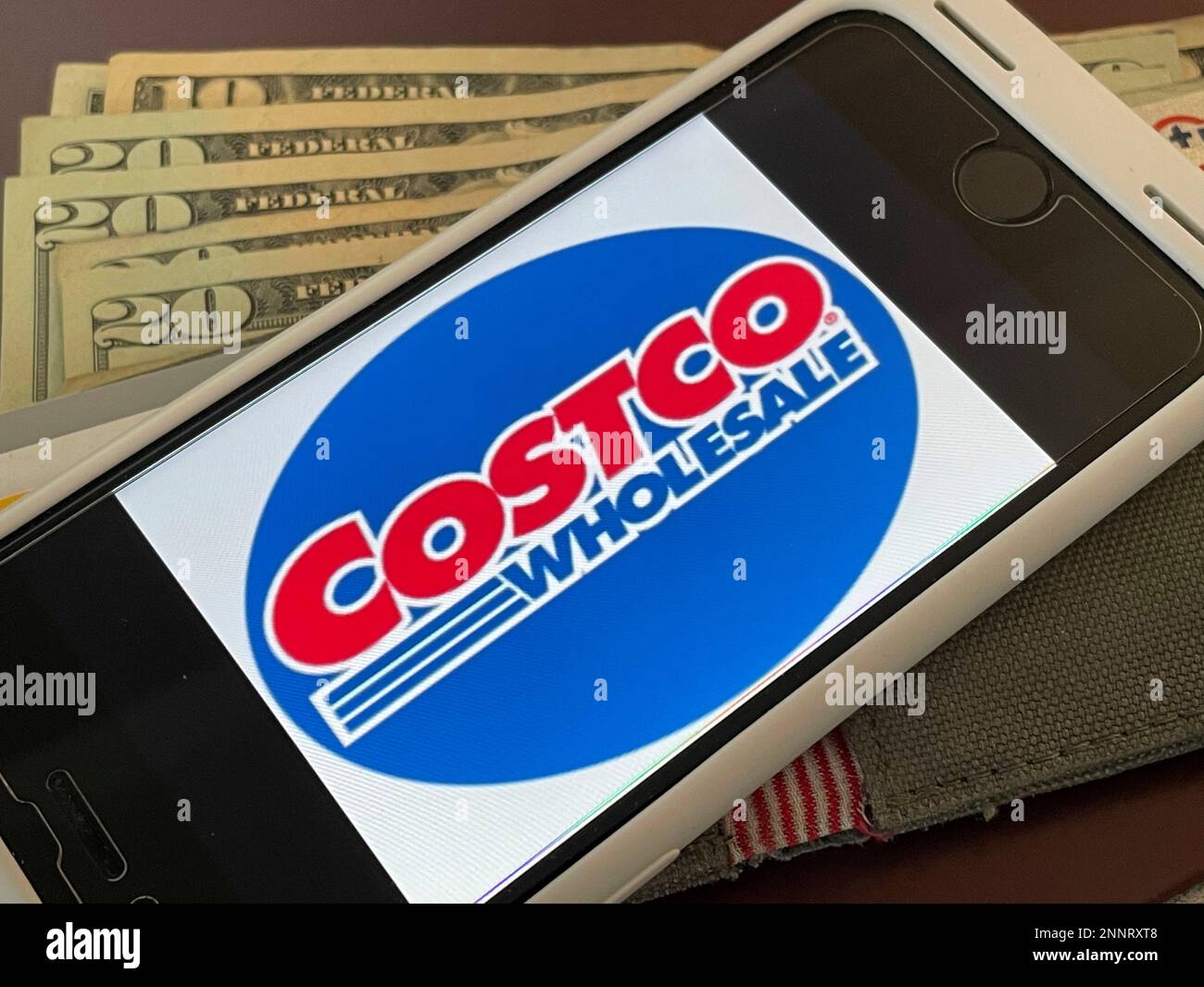 Photo by: STRF/STAR MAX/IPx 2021 2/25/21 Costco raising minimum wage to ...
