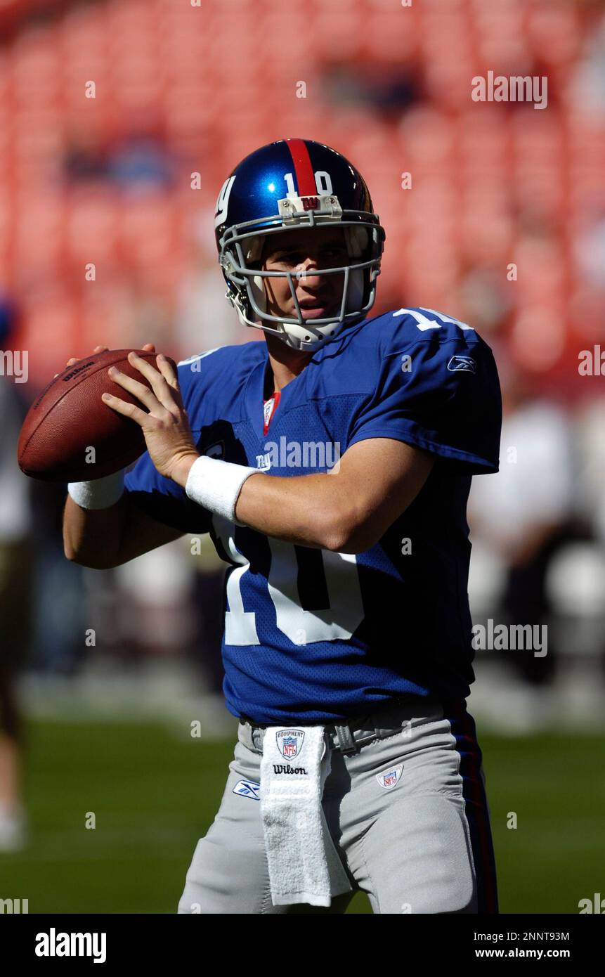 23 September 2007: Giants QB Eli Manning (10) throws down field. The New  York Giants defeated the Washington Redskins 24-17 at FedEx Field in  Landover, MD. (Icon Sportswire via AP Images Stock Photo - Alamy