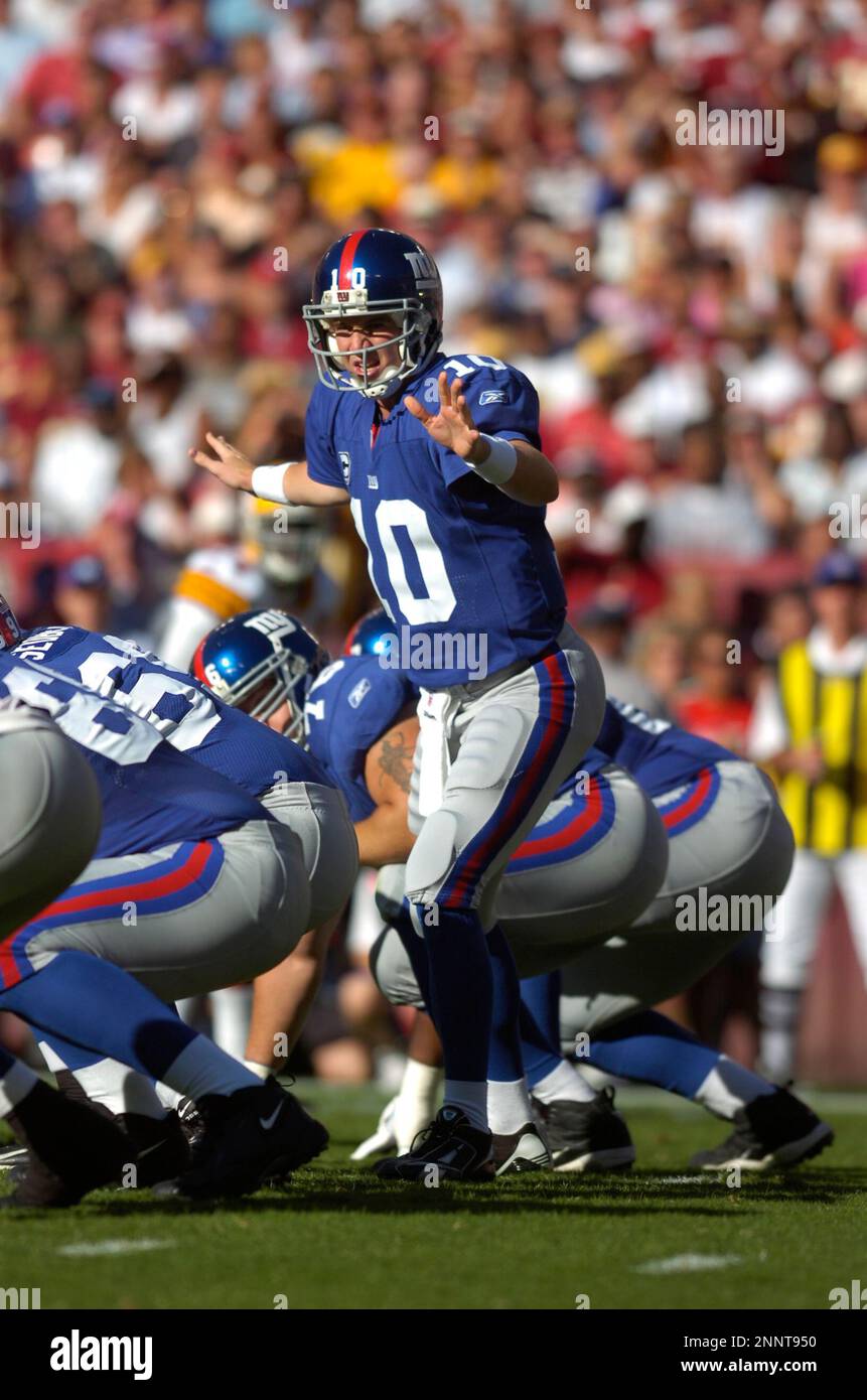 23 September 2007: Giants QB Eli Manning (10) throws down field. The New  York Giants defeated the Washington Redskins 24-17 at FedEx Field in  Landover, MD. (Icon Sportswire via AP Images Stock Photo - Alamy