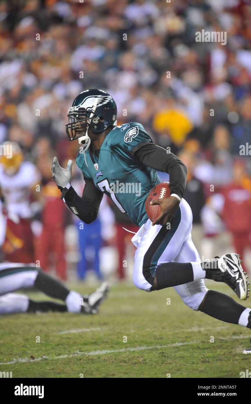 26 October 2009: Eagles QB Michael Mike Vick (7) runs a QB draw