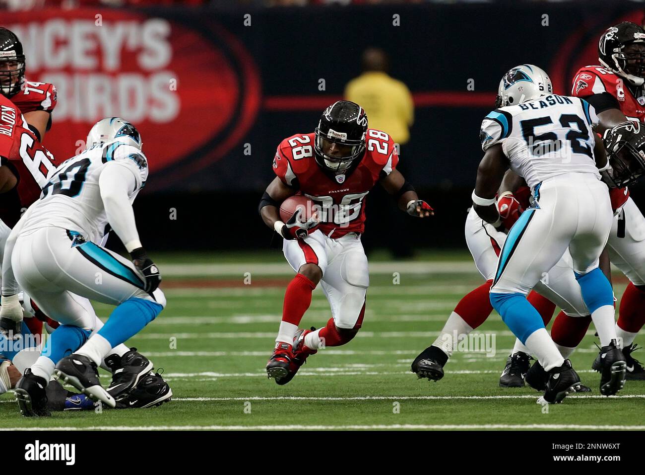 Michael Vick hands off to Warrick Dunn during the Atlanta Falcons