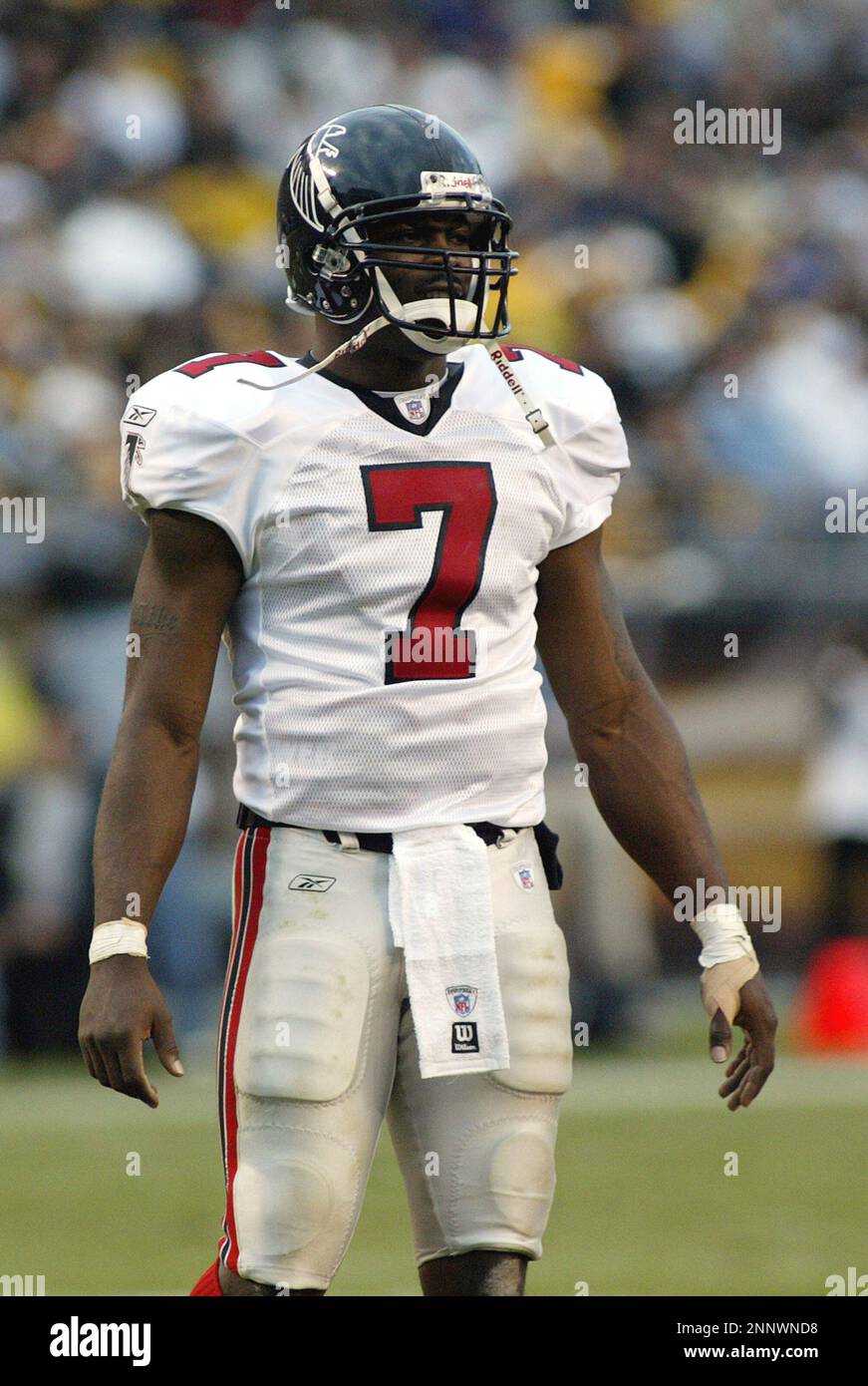 10 Nov 2002: Michael Vick of the Atlanta Falcons during the Falcons 34-34  tie to the Pittsburgh Steelers at Heinz Field in Pittsburgh, PA. (Icon  Sportswire via AP Images Stock Photo - Alamy