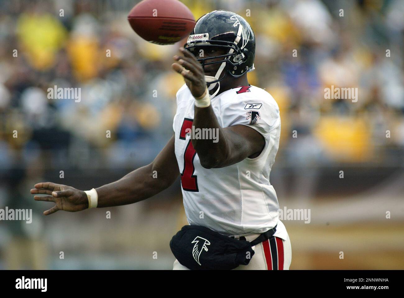 10 Nov 2002: Michael Vick of the Atlanta Falcons during the Falcons 34-34  tie to the Pittsburgh Steelers at Heinz Field in Pittsburgh, PA. (Icon  Sportswire via AP Images Stock Photo - Alamy