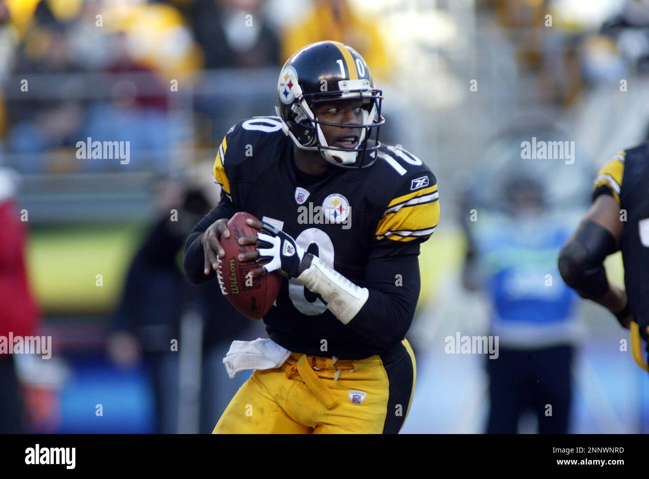 24 Nov 2002: Kordell Stewart of the Pittsburgh Steelers during the Steelers  29-21 victory over the Cincinnati Bengals at Heinz Field in Pittsburgh, PA.  (Icon Sportswire via AP Images Stock Photo - Alamy