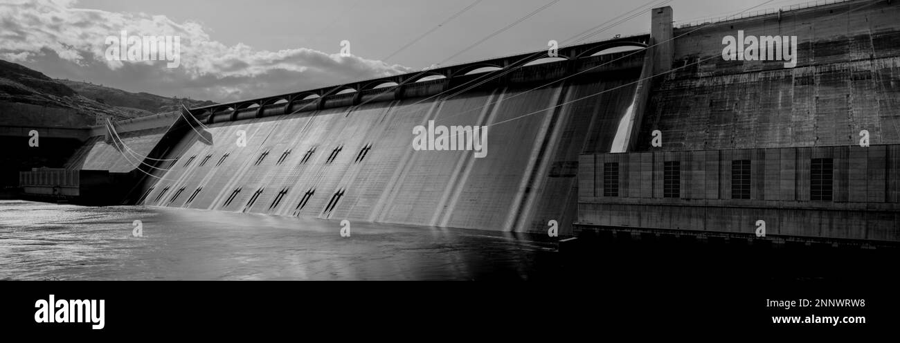 Grand Coolee Dam in black and white, Washington State, USA Stock Photo
