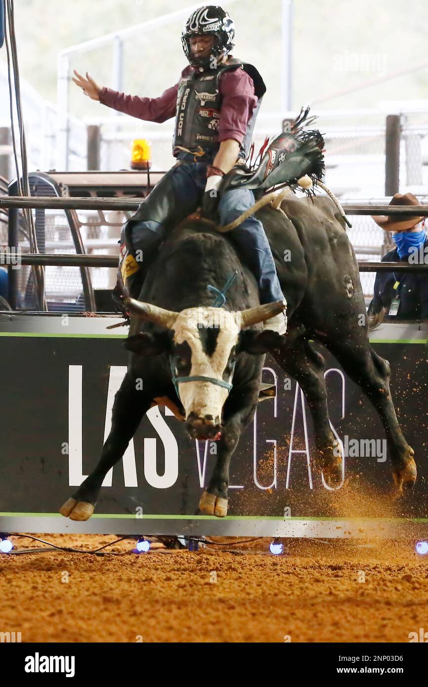OKEECHOBEE, FL - JANUARY 30: Junior Patrik Souza rides bull Bullseye ...