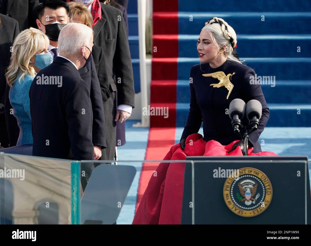 Singing Inaugration Lady Gaga talks to President-elect Joe Biden and Jill Biden after ...