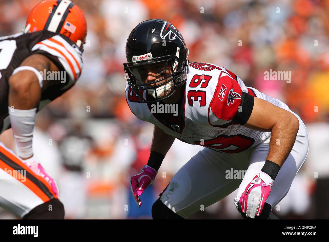 October 10, 2010: Atlanta Falcons defensive back Shann Schillinger in  coverage during the Falcons game versus the Cleveland Browns at Cleveland  Browns Stadium in Cleveland, OH. (Icon Sportswire via AP Images Stock
