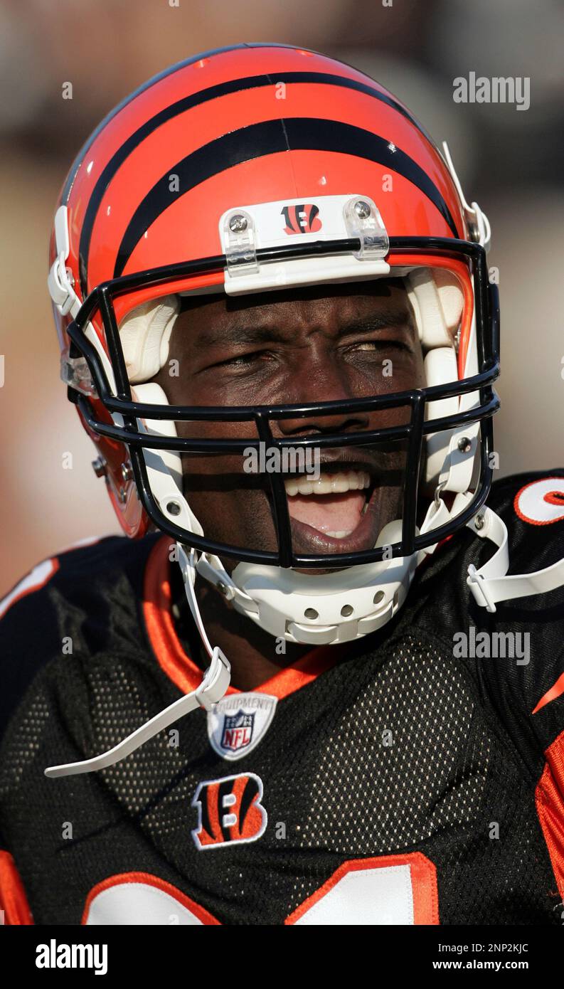 08 AUG 2010: Terrell Owens of the Bengals entertains the fans as he warms  up before the Pro Football Hall of Fame Game with the Cincinnati Bengals vs  the Dallas Cowboys at