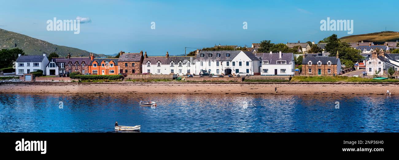 Houses on lake shore, Ullapool, Scotland, United Kingdom Stock Photo